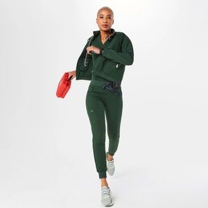 FIGS Zamora Jogger Scrub Pants *HUNTER GREEN* size S